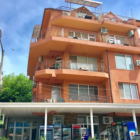 Dream House بيت ضيافة تساريفو